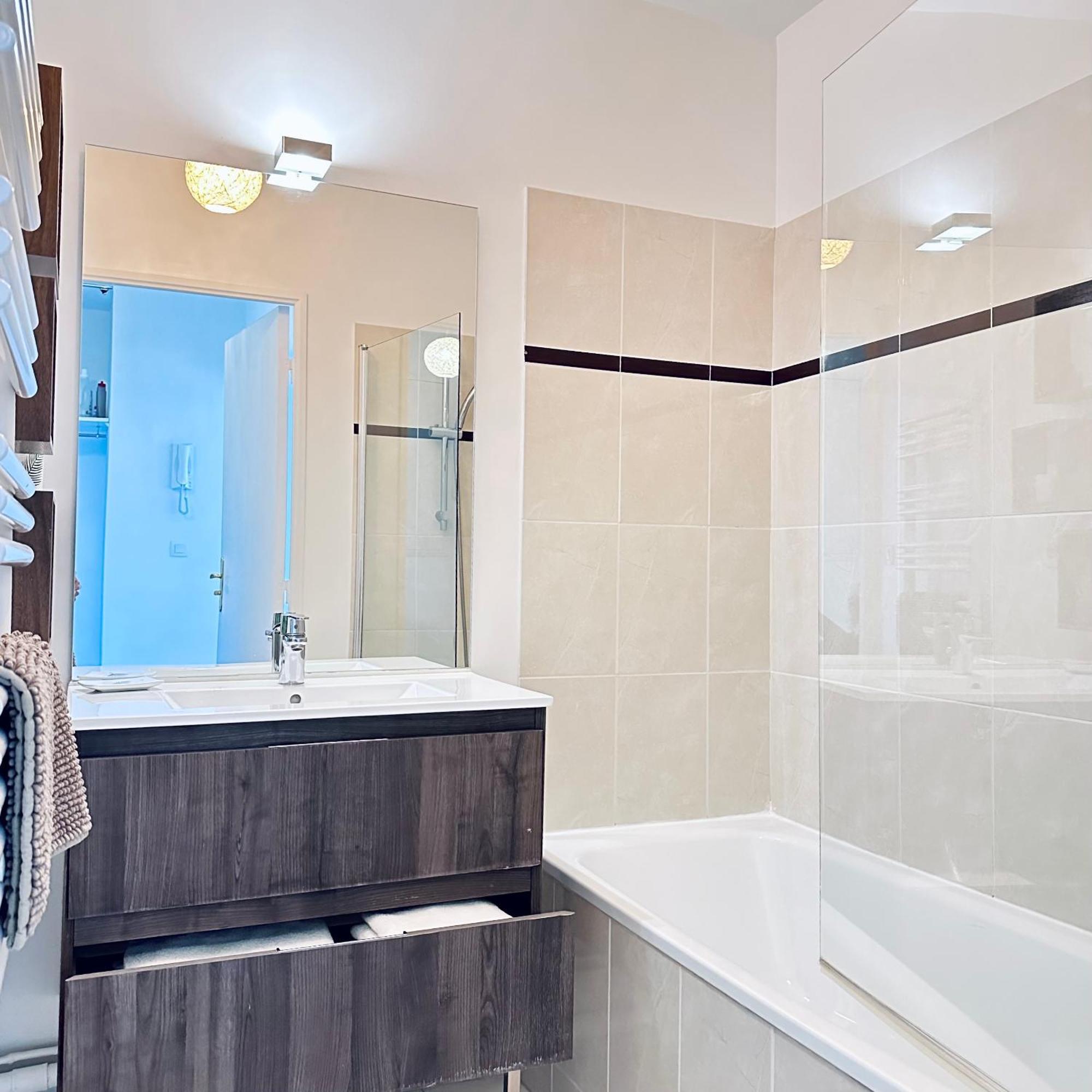 Beautiful Apartment * Parking* Disneyland 10 Min 몽테브랭 외부 사진